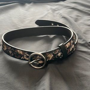 Floral design belt